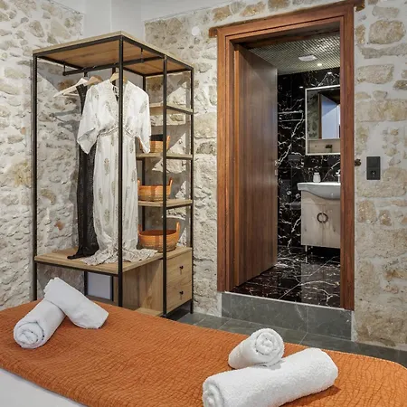 Anassa 14 Luxury One Bedroom Maisonette Apartment Heraklion (Crete)